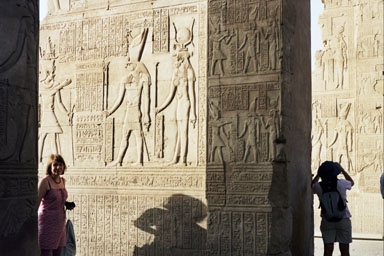 de beaux bas reliefs bien conservs 